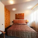 Rija Centre فندق