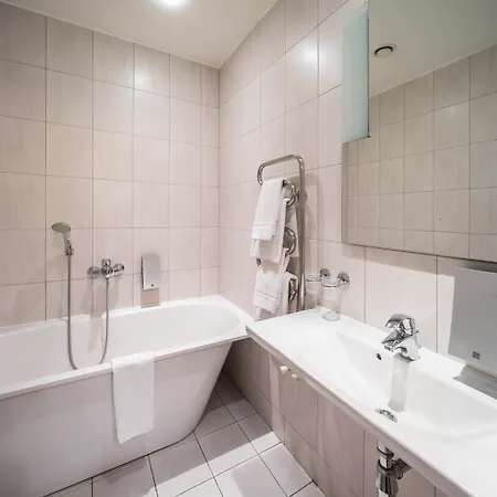 Ξενοδοχείο Rixwell Terrace Design With Free Parking 4*